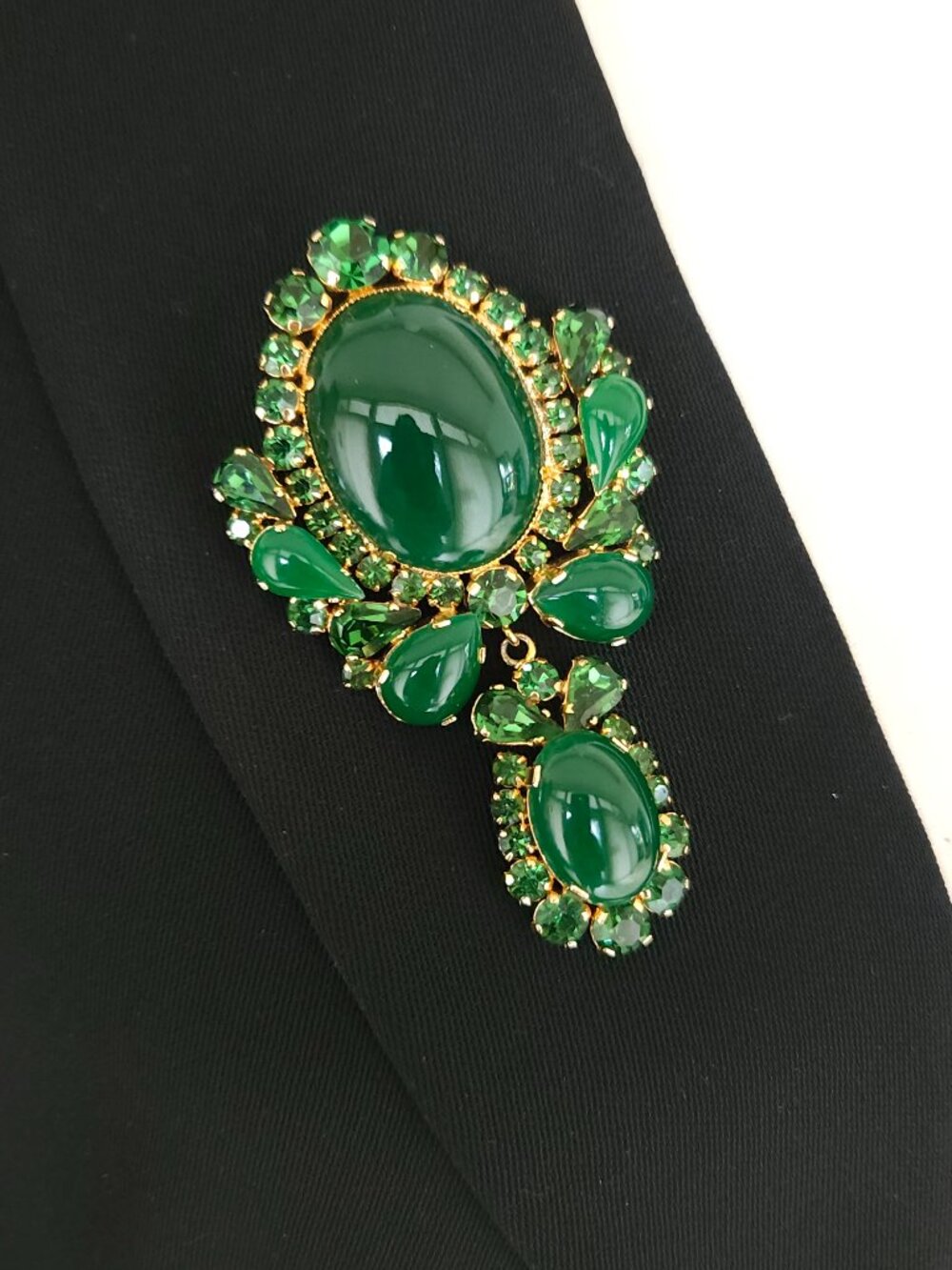 Stunning Vintage Austria Emerald Green Rhinestone Brooch